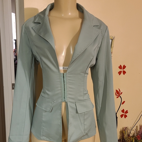 Blazer - Picture 6 of 8